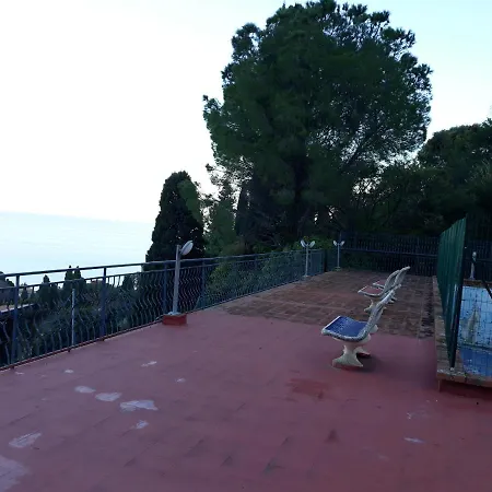 F&l A * Taormina