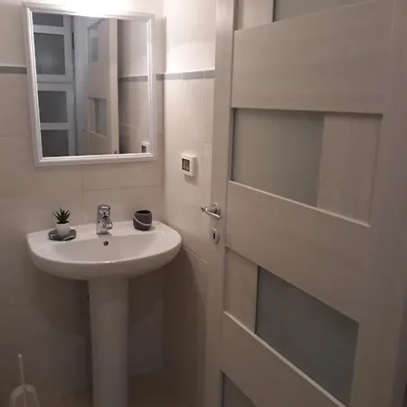 Apartment F&l A *